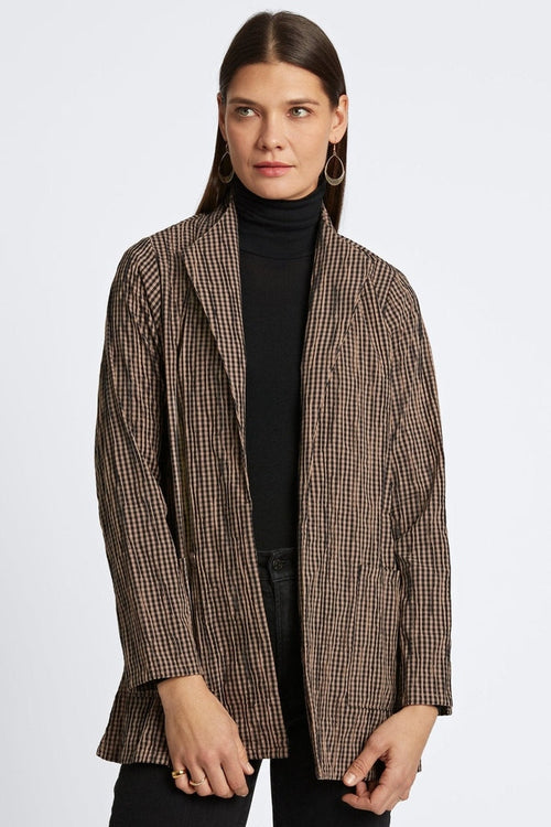 A casual yet polished look with Foxcroft’s no-iron shirt styled for effortless elegance.